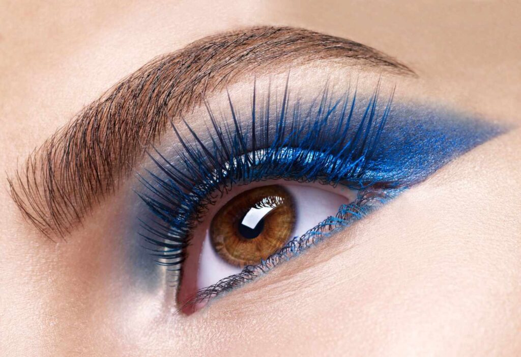 4. Makeup Versatility: Eyelashes in Makeup